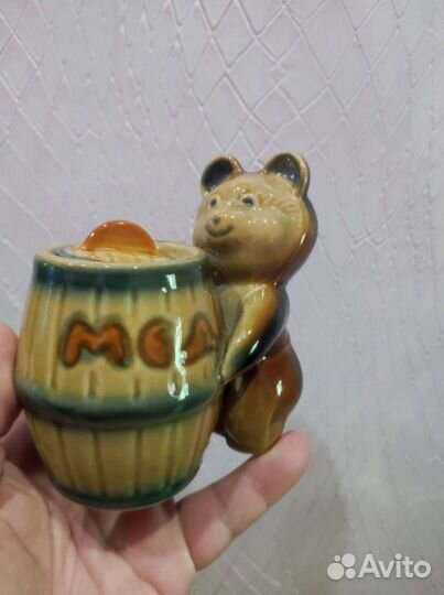Статуэтка Мишка с бочкой меда