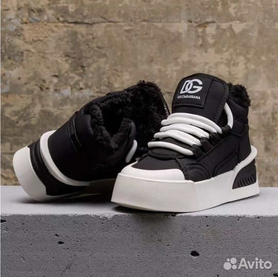 Кроссовки женские