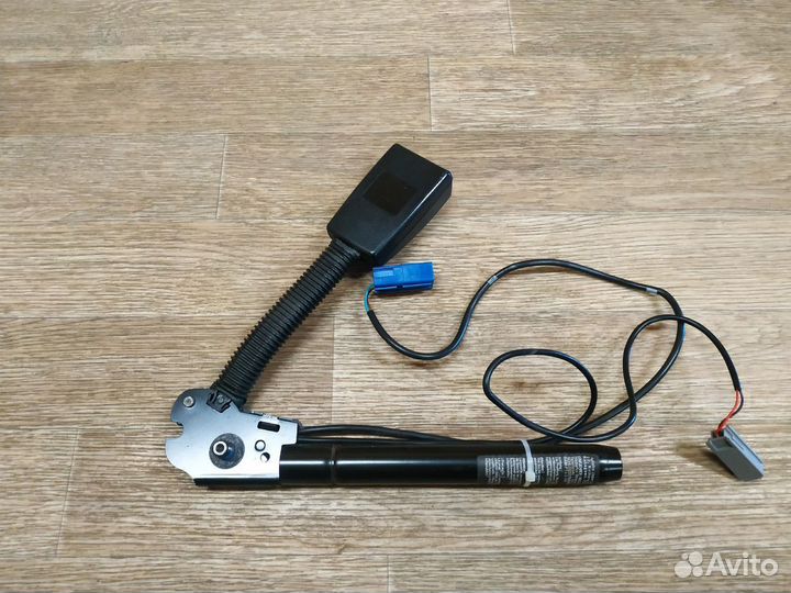 Ответная часть переднего правого ремня Mazda 3 BK