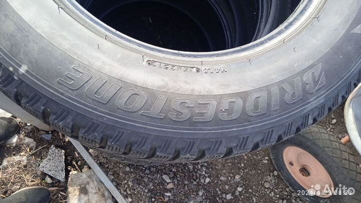 Bridgestone Blizzak Spike-01 235/65 R17 108T