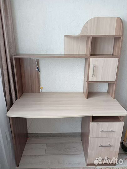 Письменный стол