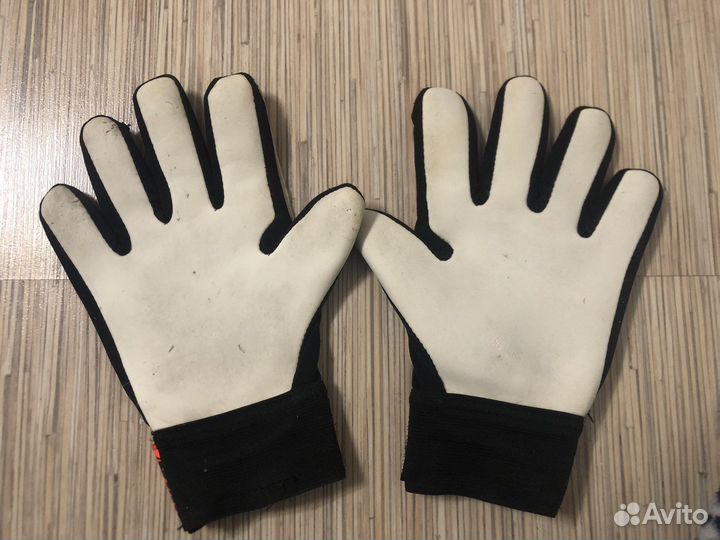 Вратарские перчатки kipsta