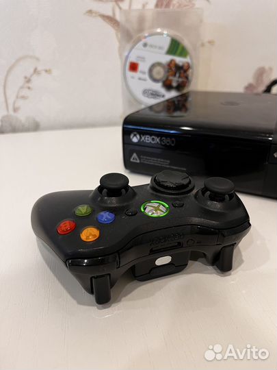 Xbox 360 E 500GB полный комплект