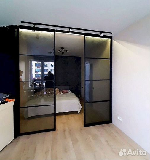 Стеклянная перегородка для зонирования