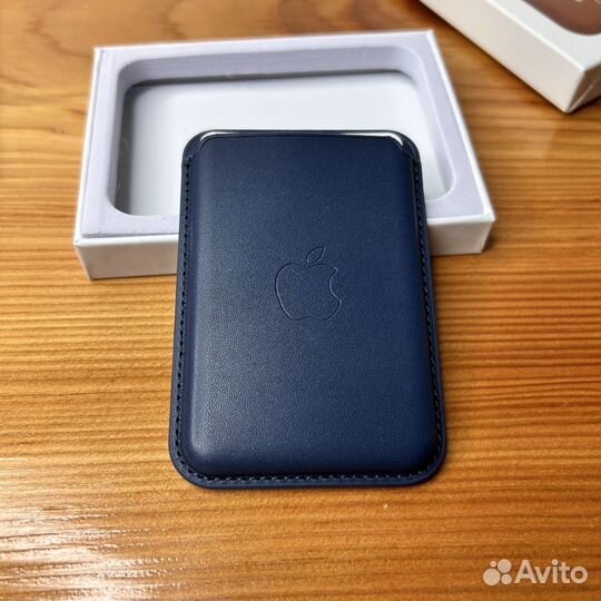 Кардхолдер Apple Leather Wallet бумажник на iPhone