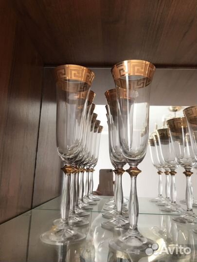 Набор бокалов и рюмок