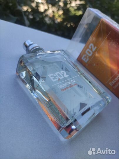 Escentric Molecule 02