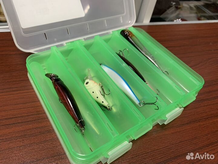 Набор воблеров в коробке