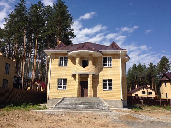 Коттедж 180 м² на участке 9 сот.
