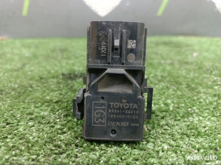 Датчик парковки передний правый Toyota Camry ASV50