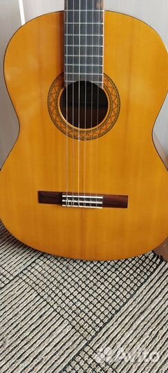 Гитара yamaha c 40, бонус-метроном, тюнер и чехол