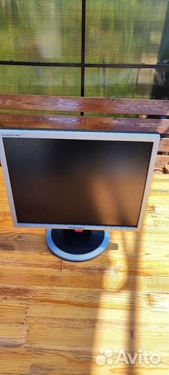 Монитор Samsung SyncMaster 740n