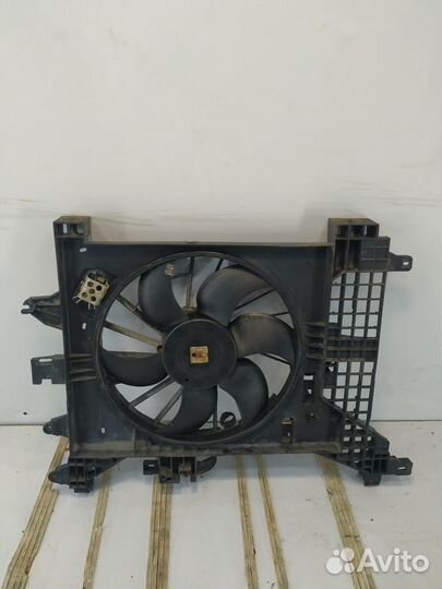 Renault duster 2л Диффузор Вентилятор