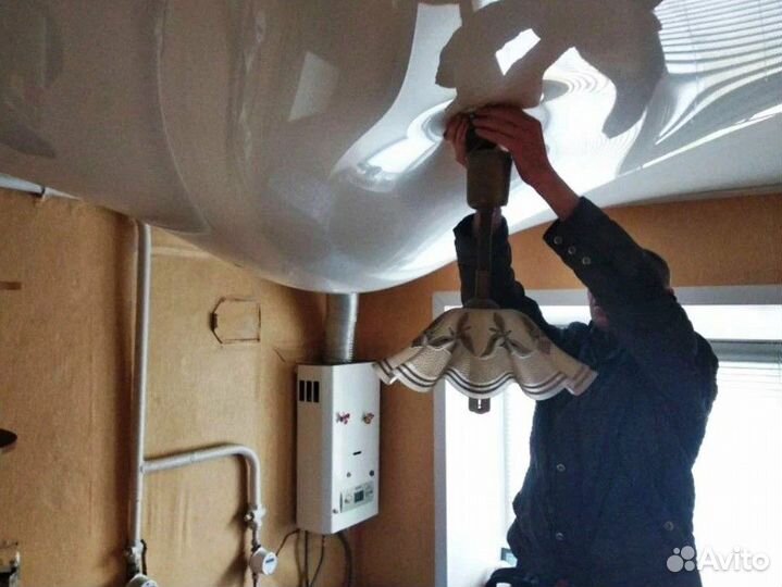 Срочный слив воды с натяжного потолка в Москве