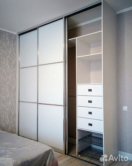 Шкаф купе с зеркалом