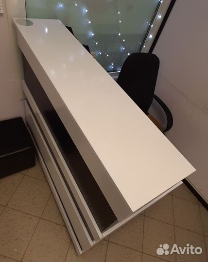 Стойка ресепшн