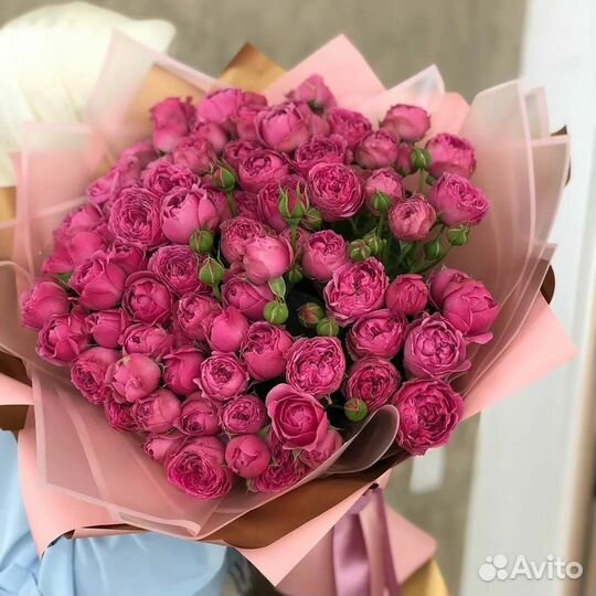 Букет из кустовой пионовидной розы