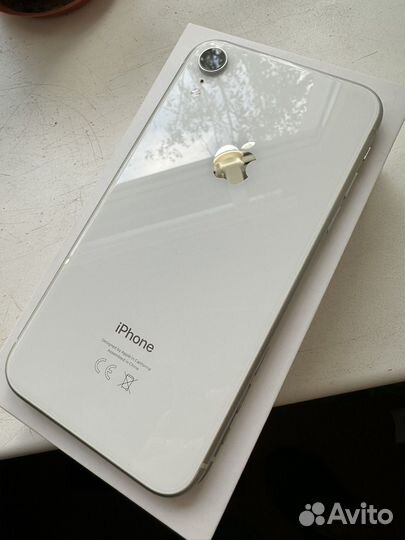 iPhone XR 128 гб белый