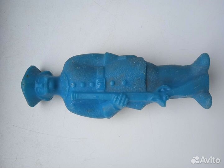 Игрушка солдат