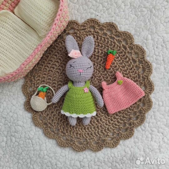 Вязаная мягкая игрушка Зайка ручная работа