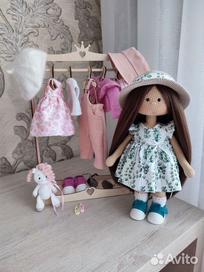 Куколка вязаная с гардеробом
