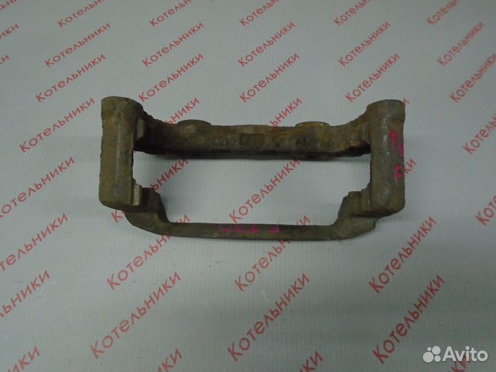 Nissan 41011-8H300 Скоба суппорта левого