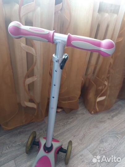 Самокат трехколесный Globber primo plus lights