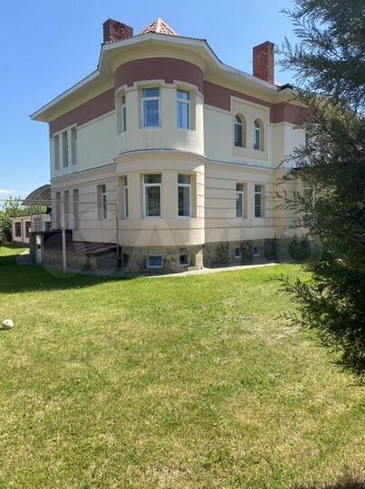 Коттедж 540 м² на участке 30 сот.