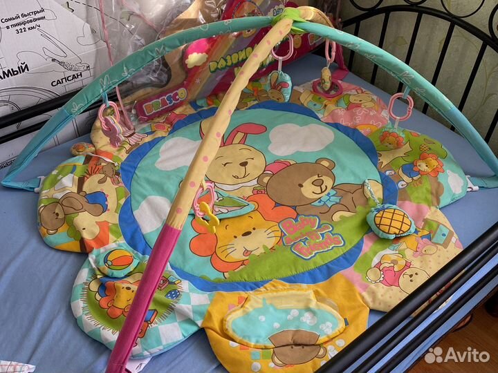 Развивающий коврик и игрушки к нему