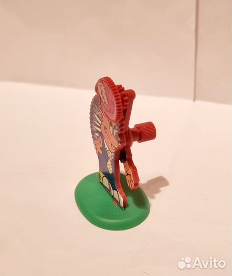 Фигурка из киндера «Ёжик-игра»