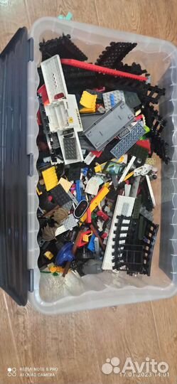 Коробка с лего
