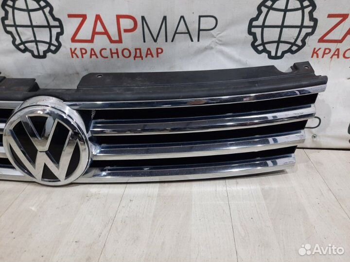 Решетка радиатора Volkswagen Touareg NF Рест