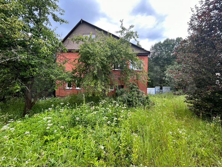 Дом 180 м² на участке 12 сот.