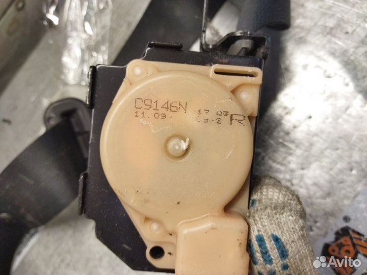 Ремень безопасности передний правый Toyota Corolla