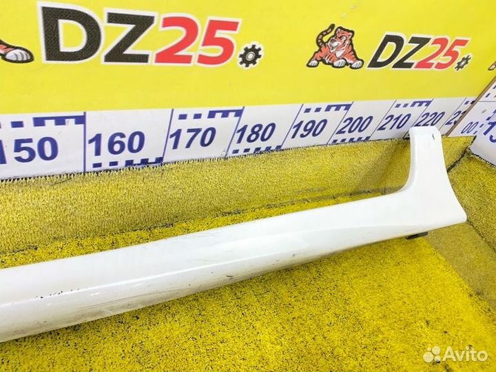 Накладка на порог передняя правая Honda 145365