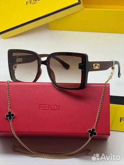 Солнцезащитные очки fendi