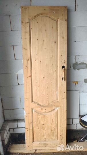 Дверь деревянная