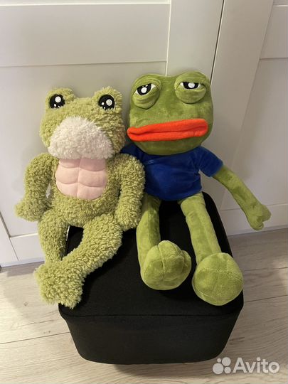 Мягкая игрушка лягушка pepe и бодибилдер