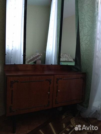 Тумба с зеркалом