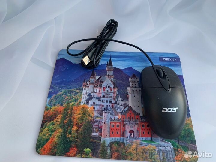 Компьютерная мышь и коврик для мыши