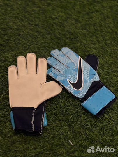 Футбольные перчатки nike