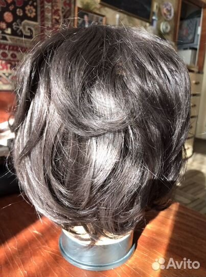 Парик из синтетических волос