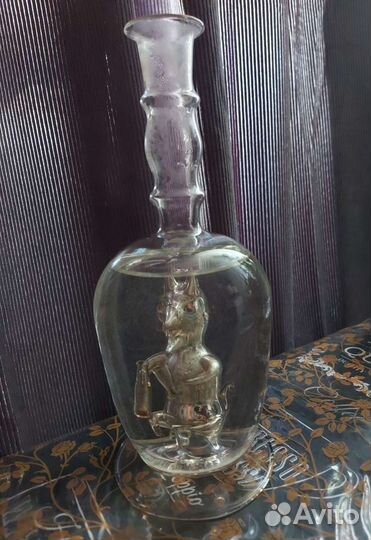 Графин с чёртиком