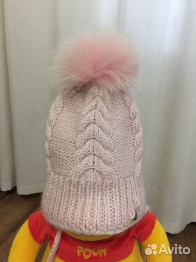Шапка для девочки с натуральным пампоном