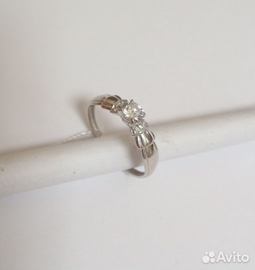 Золотое кольцо с фианитом 16,5р