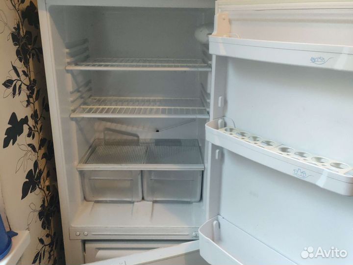 Холодильник бу Indesit