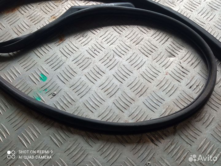 Уплотнитель двери передний левый Hyundai Solaris 2