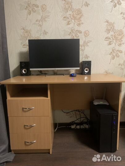 Компьютерный стол