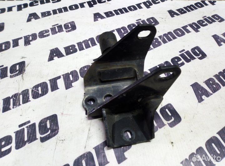 Кронштейн опоры двигателя левый Toyota Corona