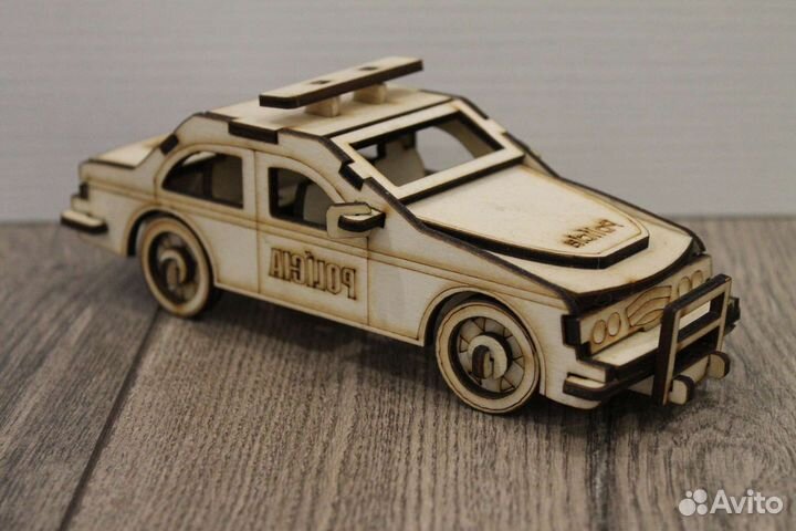 Модель машинки из фанеры